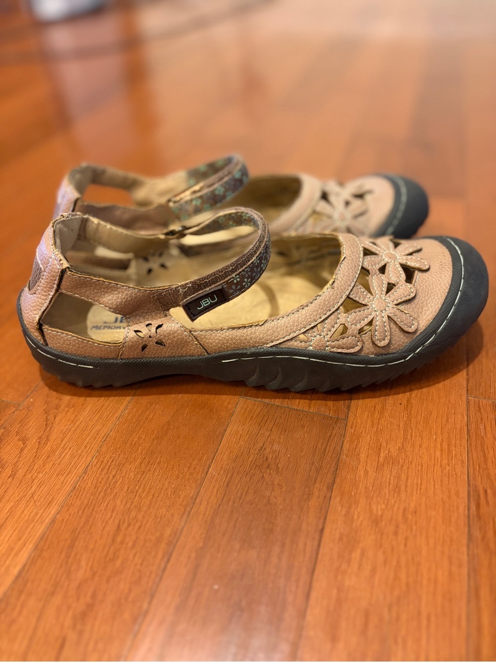 JBU Womens Tan Floral Mary Jane Sandals